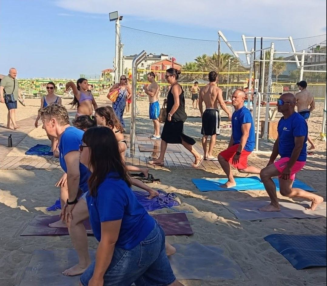Classe gratuita di mobilità in spiaggia a Viserbella durante l'evento Lo sport per tutti